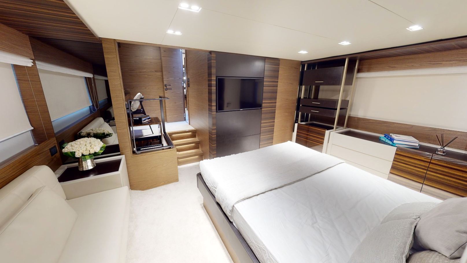 Ferretti 67 ft: view 12