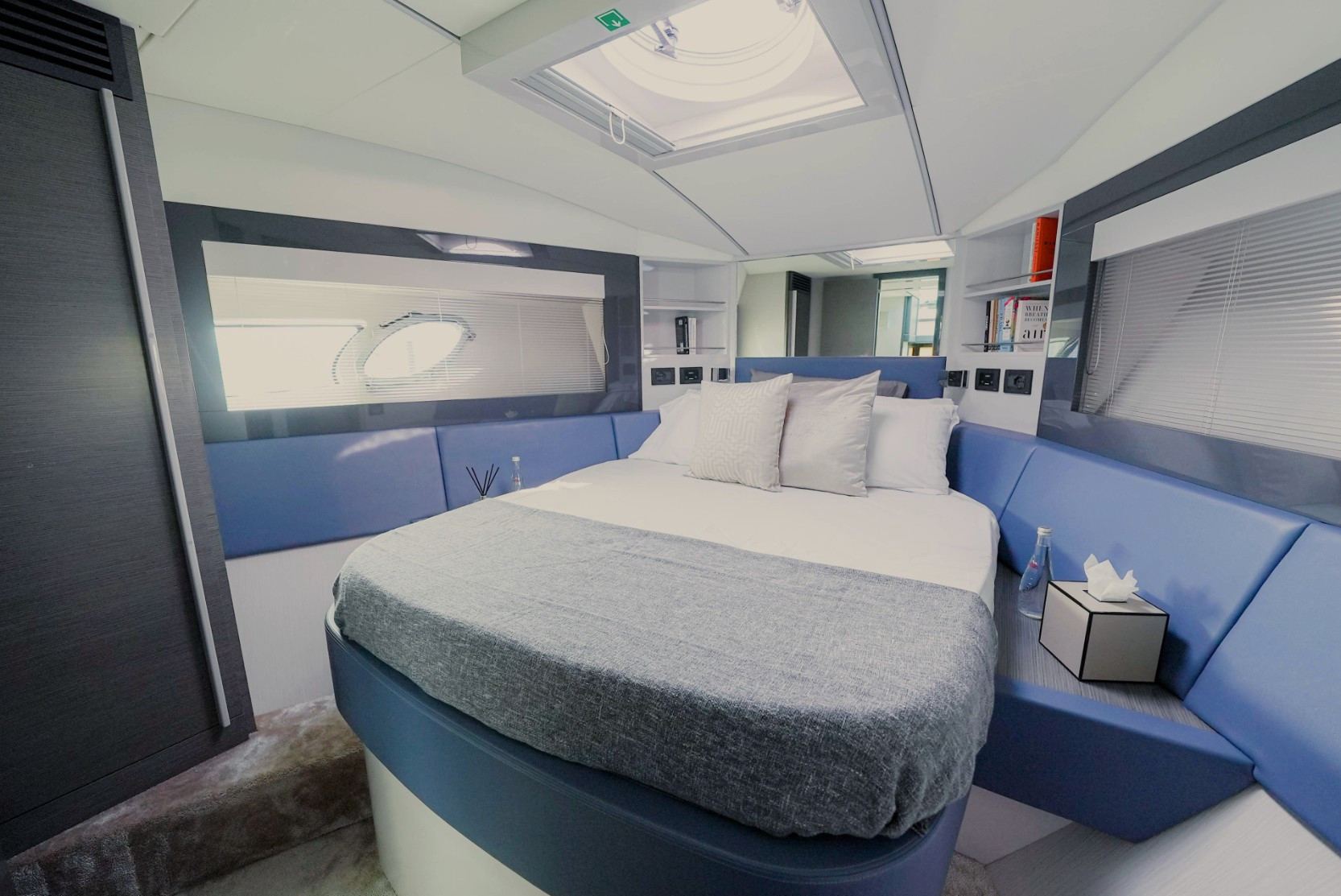Pershing 5X Pearl White: view 6
