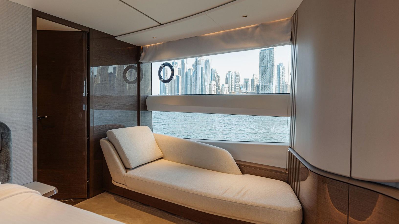 Princess 95X Super-flybridge: view 5