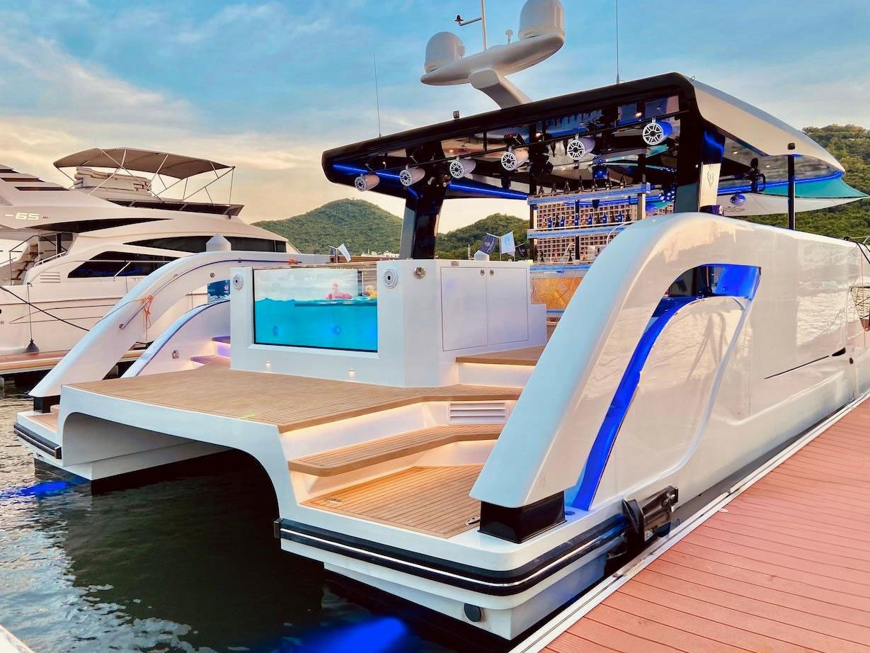 Catamaran Ozone: view 7