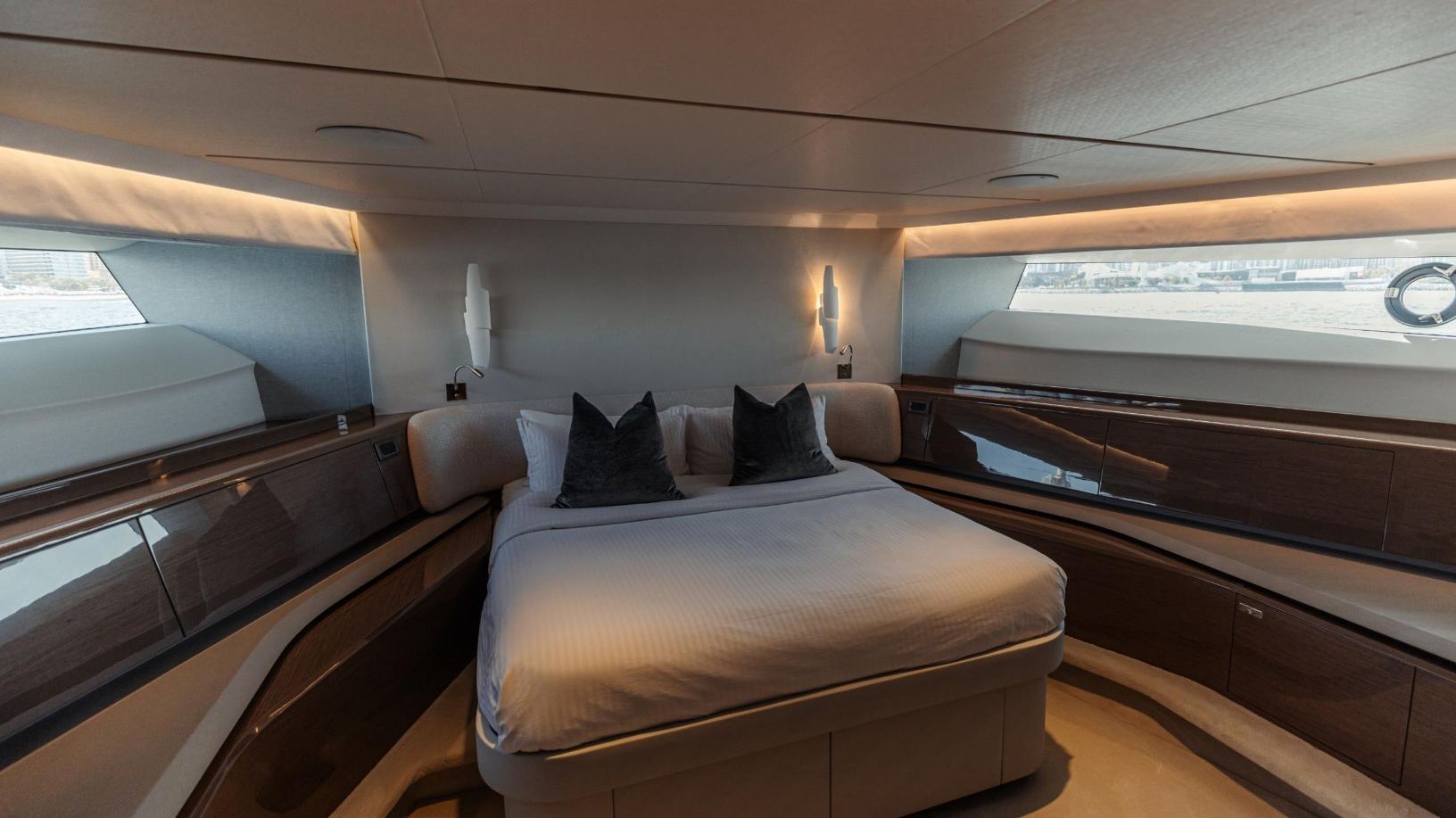 Princess 95X Super-flybridge: view 10
