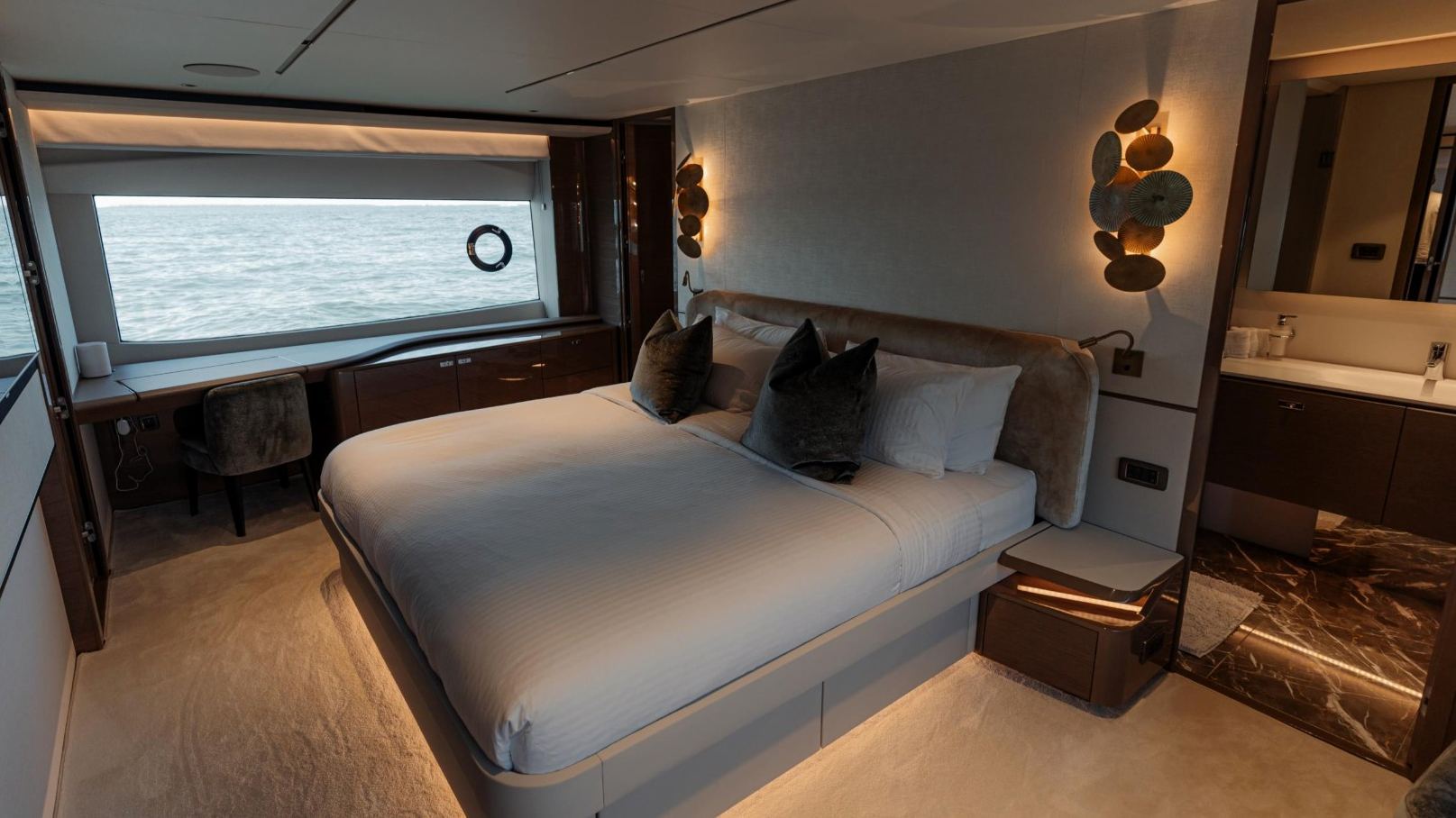 Princess 95X Super-flybridge: view 11