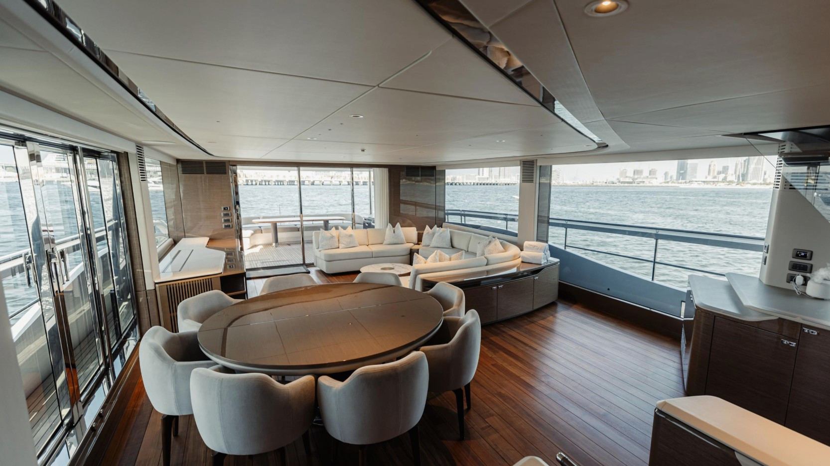 Princess 95X Super-flybridge: view 12