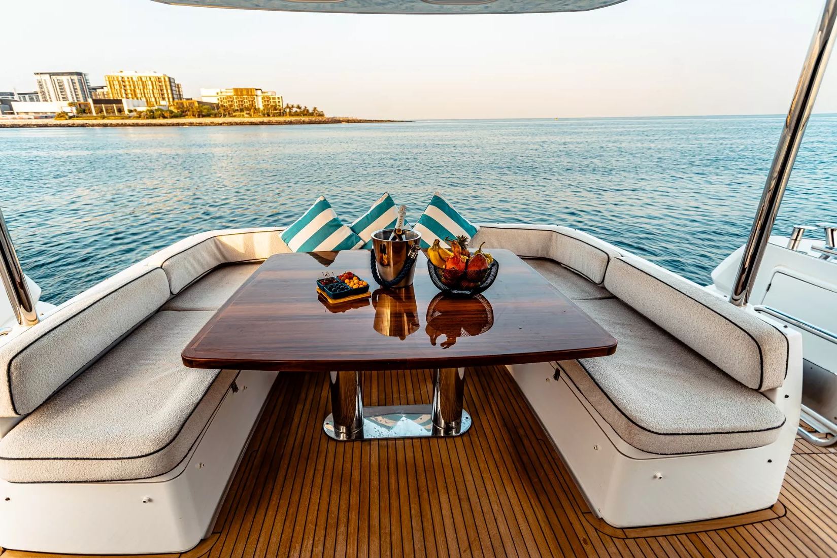 Azimut Magellano 66 ft: view 14
