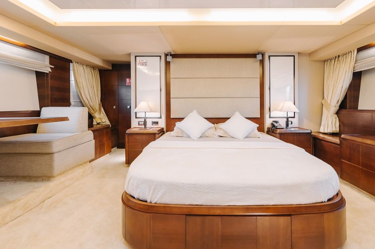 Azimut Viktoria: view 4