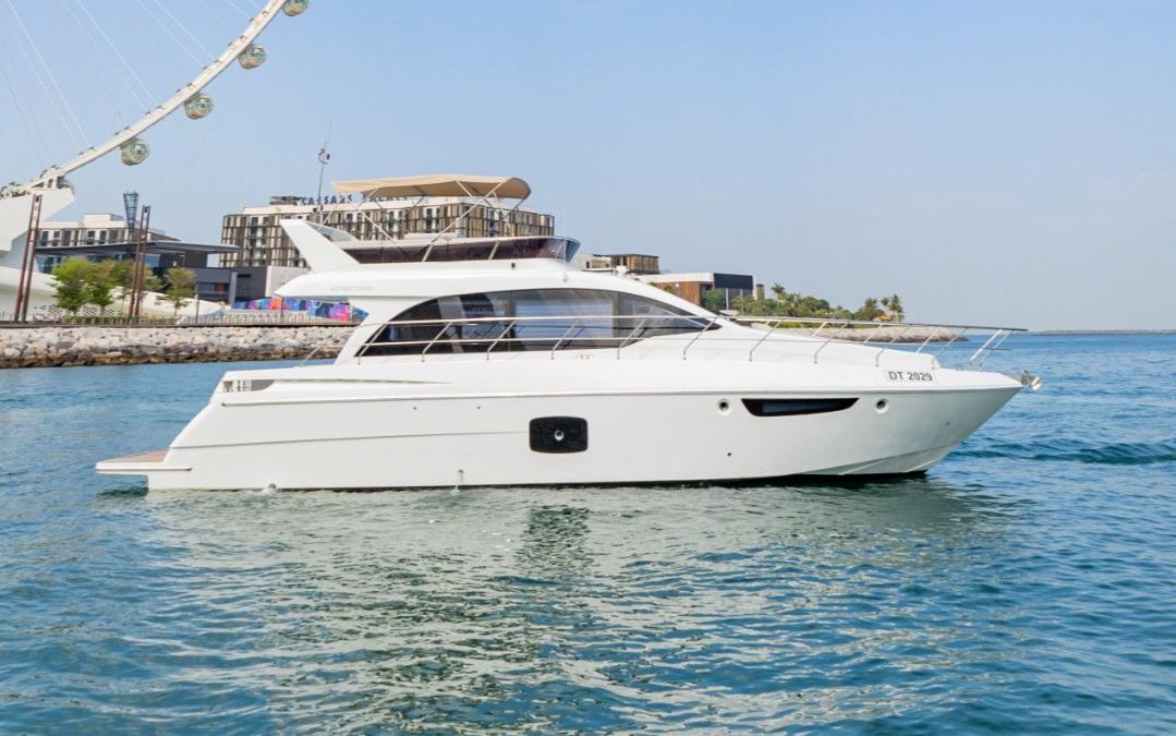 Sky Walker Uno (52 ft)