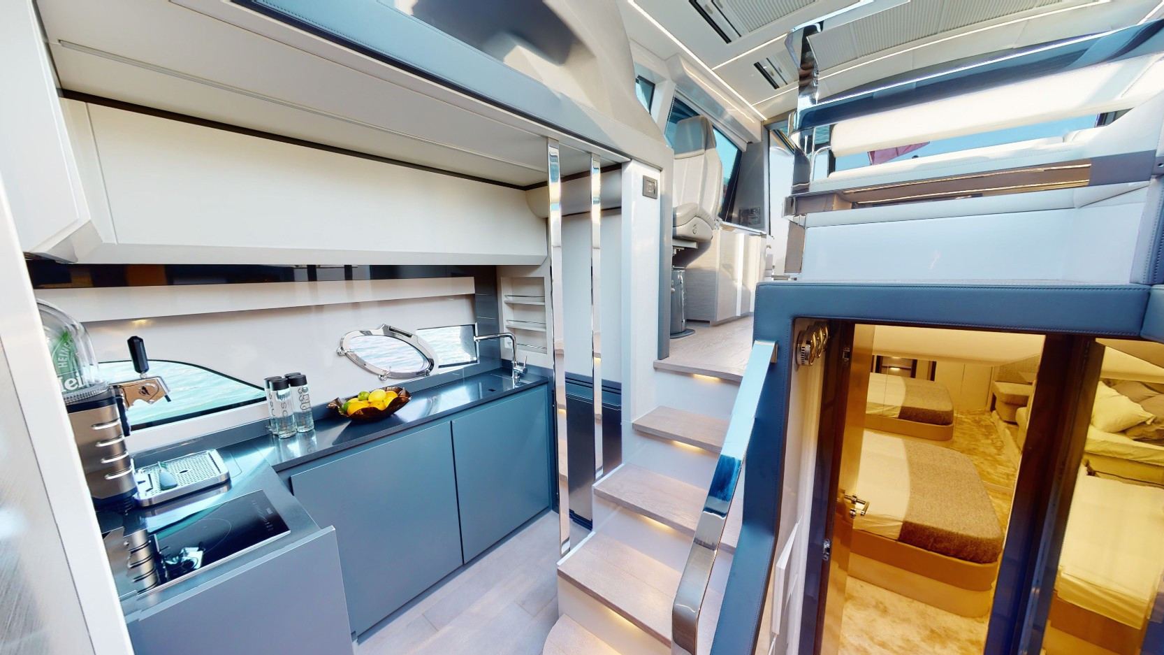 Pershing 5X Pearl White: view 2