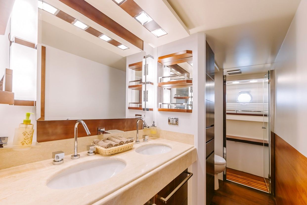 Azimut Viktoria: view 10