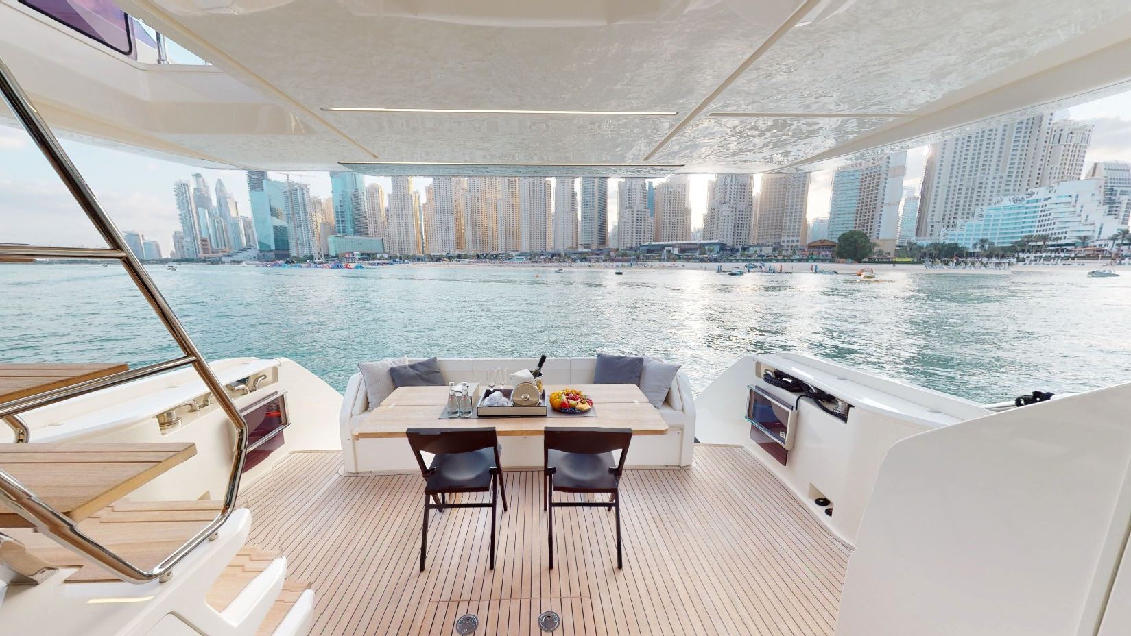 Ferretti 67 ft: view 2