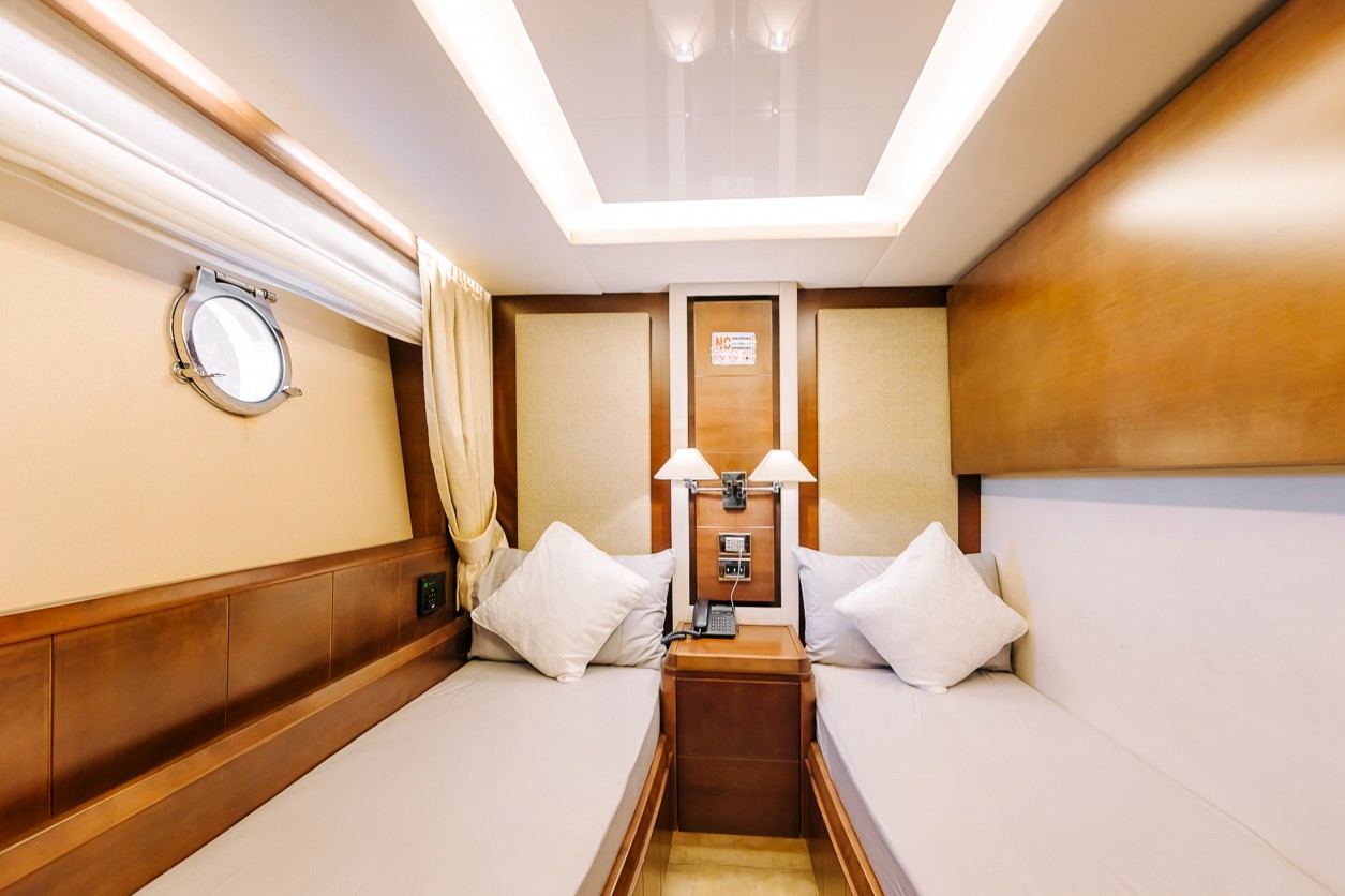 Azimut Viktoria: view 14