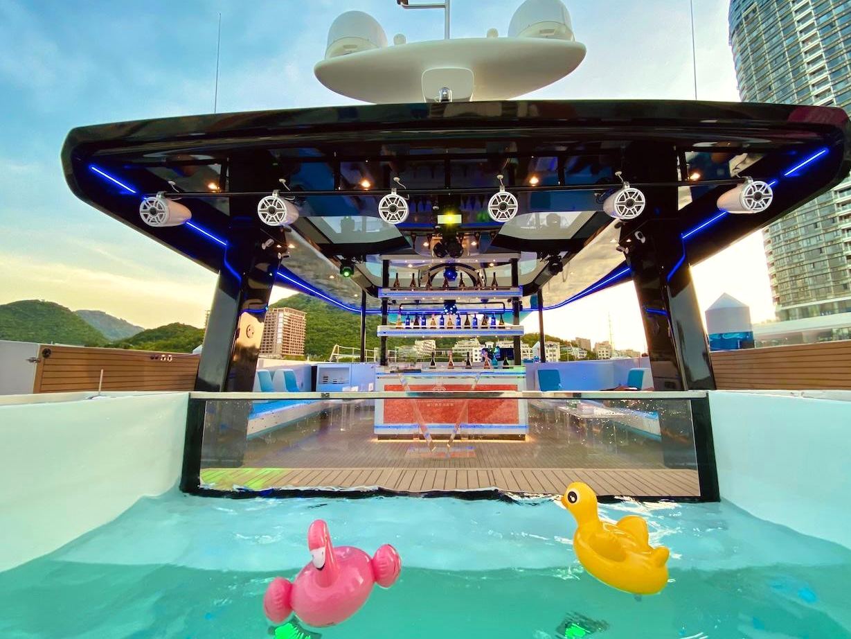 Catamaran Ozone: view 9