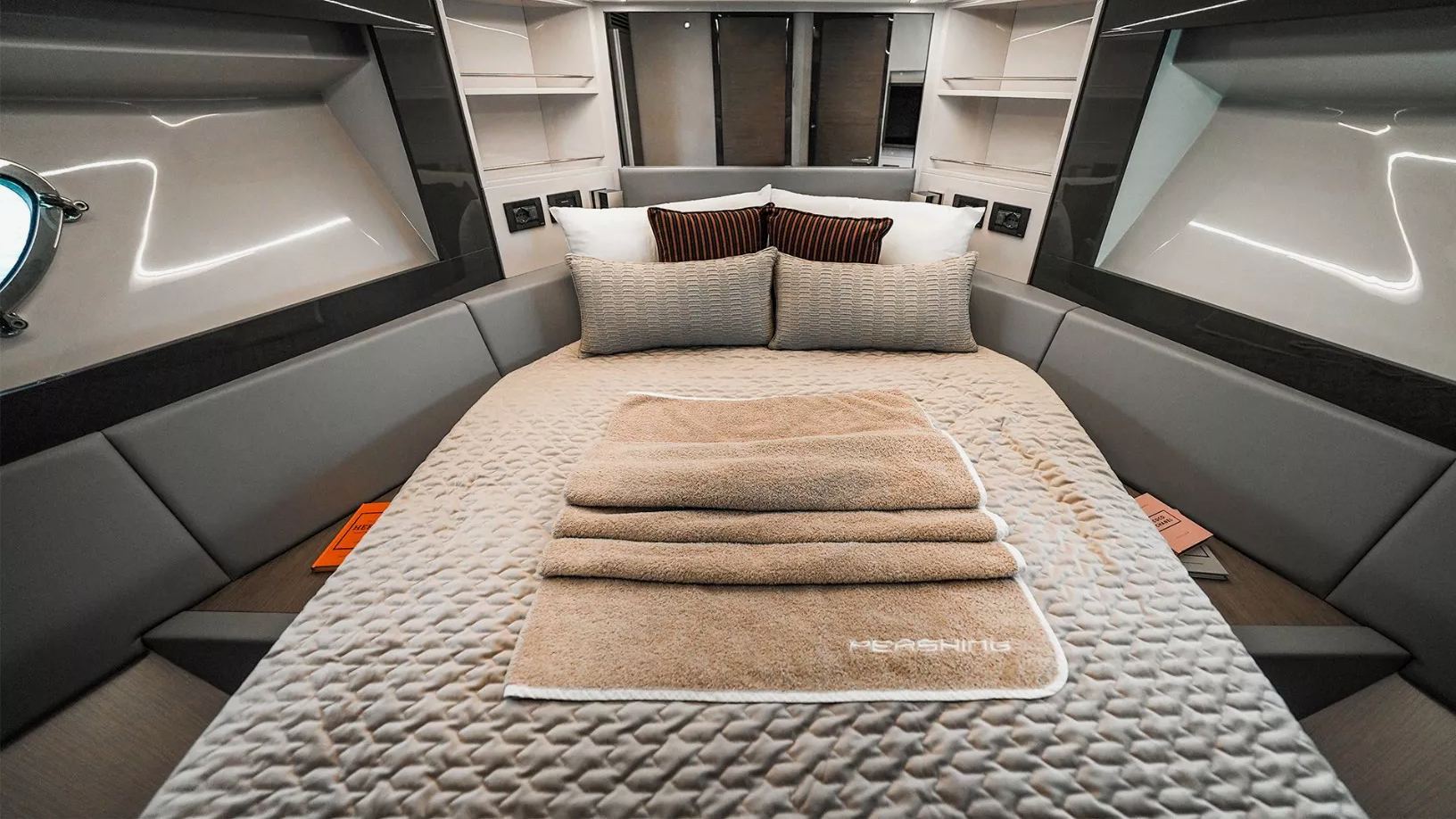 Pershing 5X Shark Grey: view 9