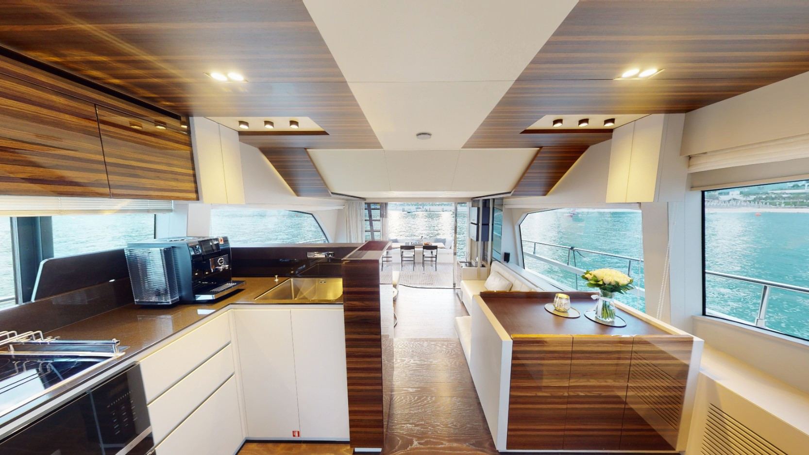 Ferretti 67 ft: view 5