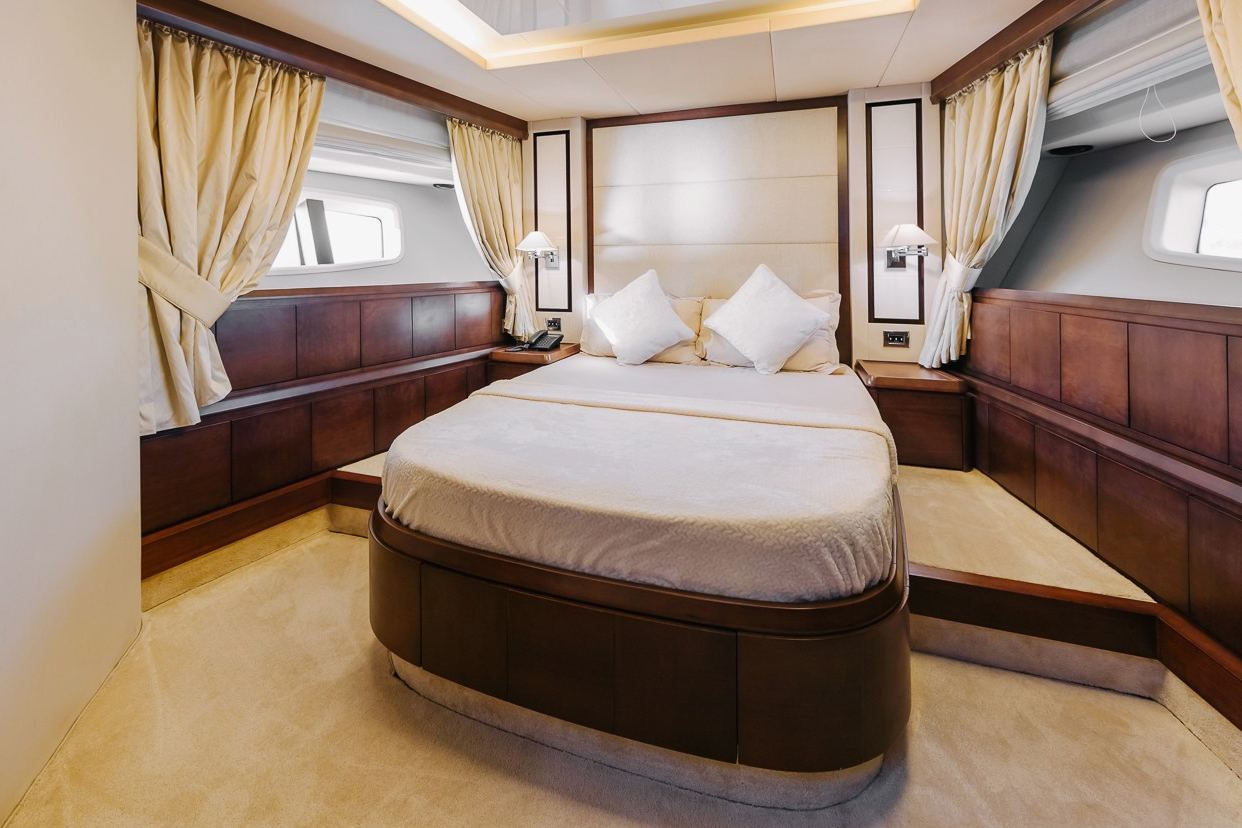 Azimut Viktoria: view 15