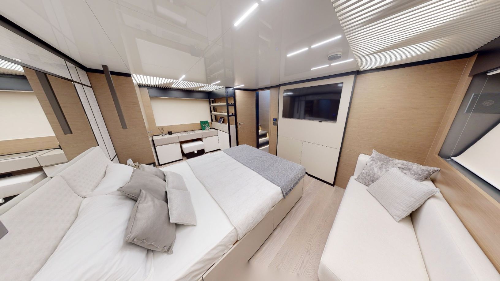 Ferretti 78 ft: view 8