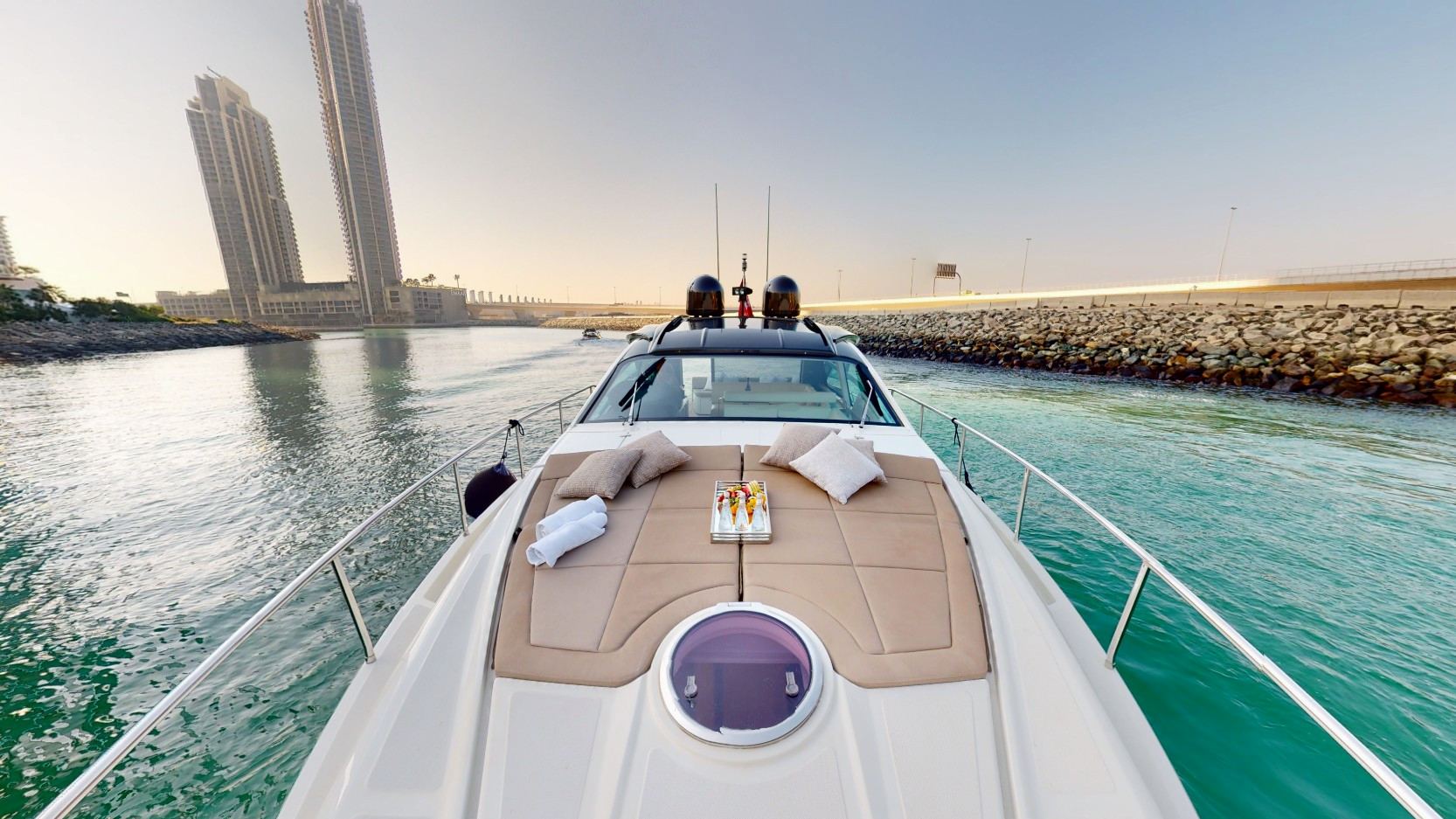 Pershing 5X Pearl White: view 13