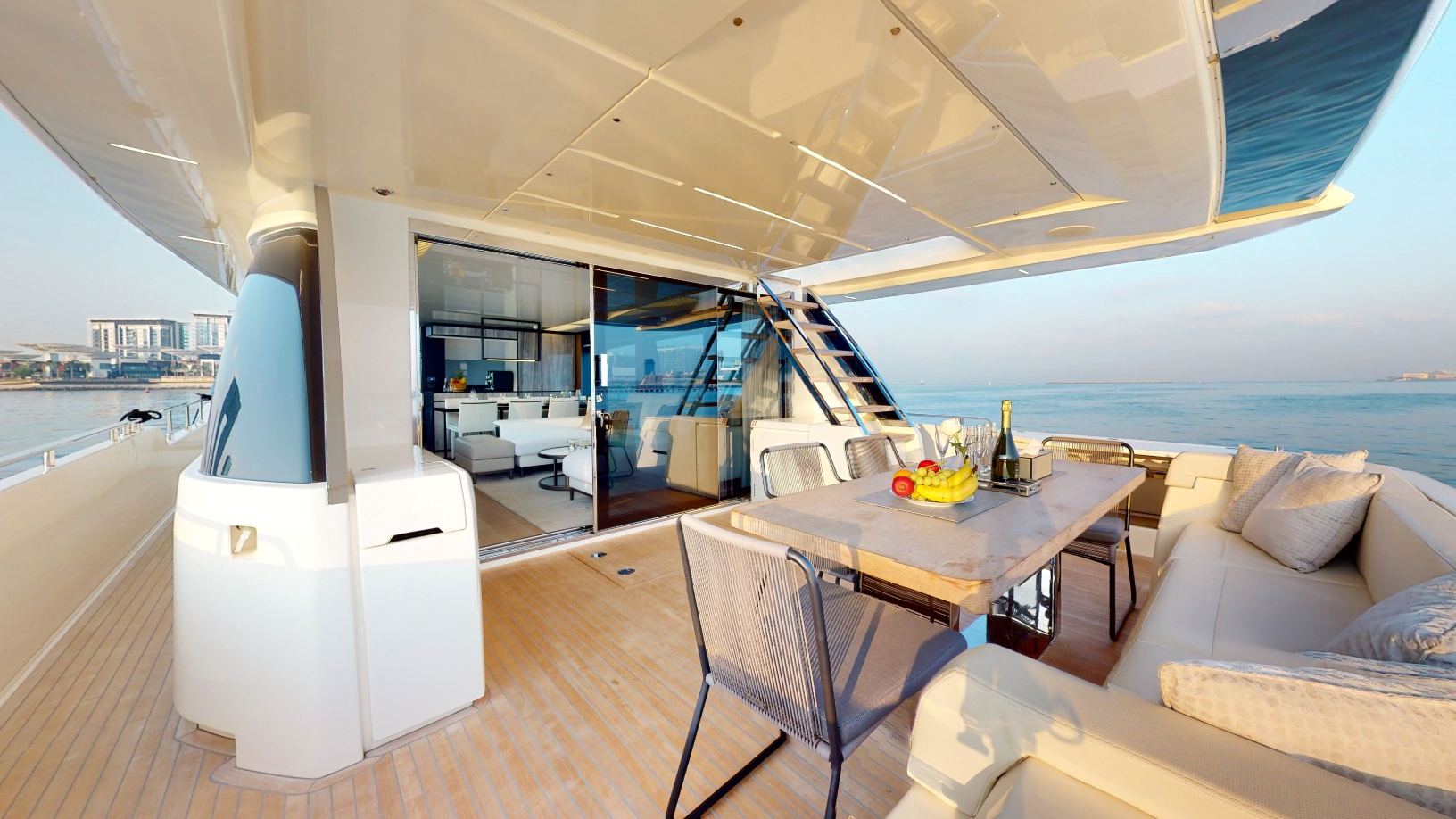 Ferretti 78 ft: view 12