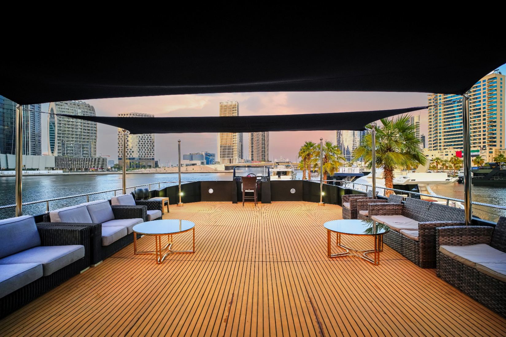 Play Boy Houseboat: view 6