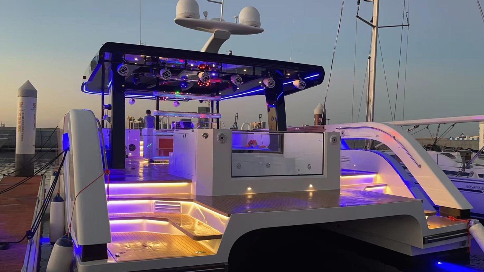 Catamaran Ozone: view 3