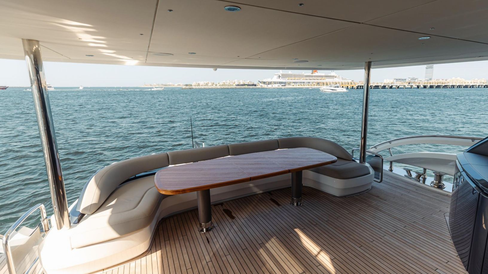 Princess 95X Super-flybridge: view 6