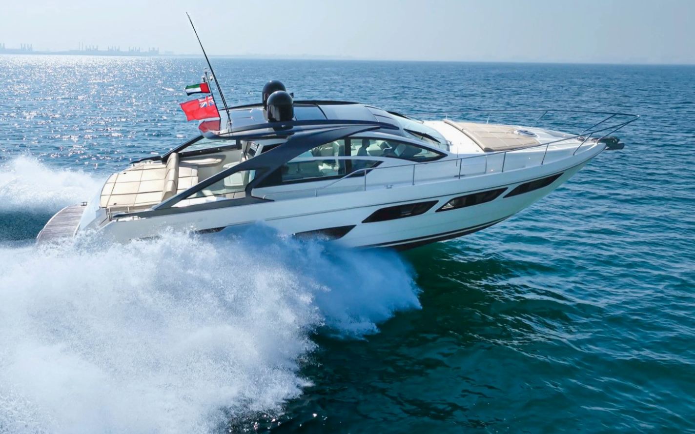 Pershing 5X Pearl White (52 ft)