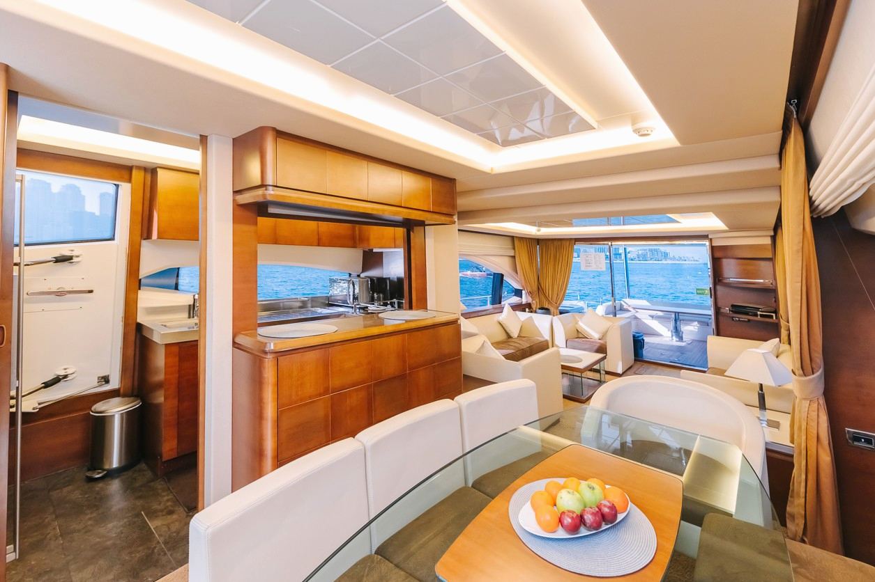 Azimut Viktoria: view 3