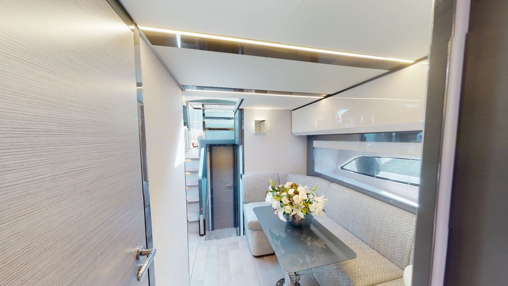 Pershing 5X Pearl White: view 16