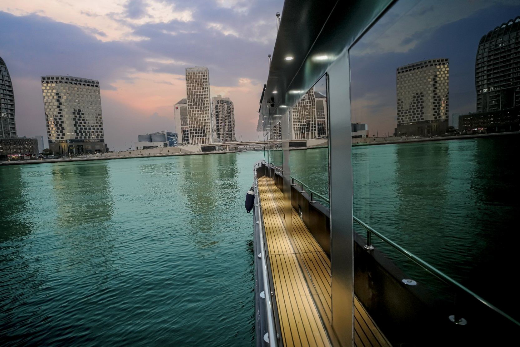 Play Boy Houseboat: view 7