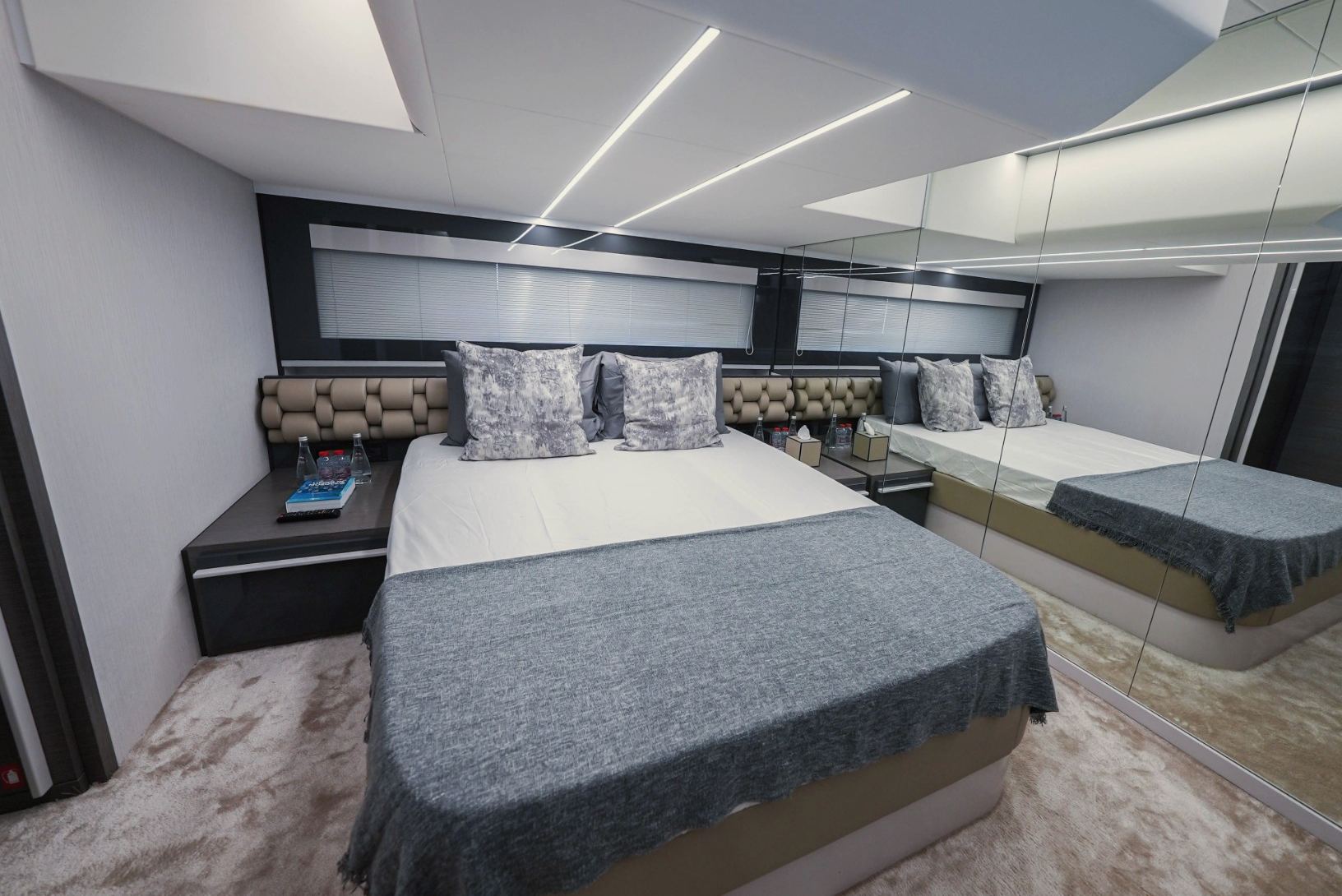 Pershing 5X Pearl White: view 9