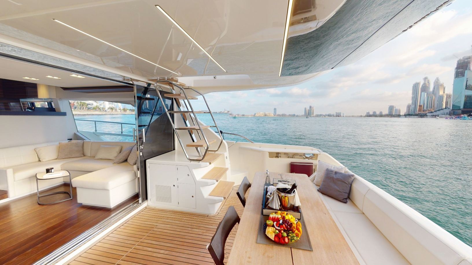 Ferretti 67 ft: view 10