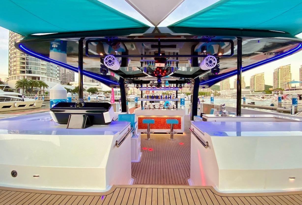 Catamaran Ozone: view 11