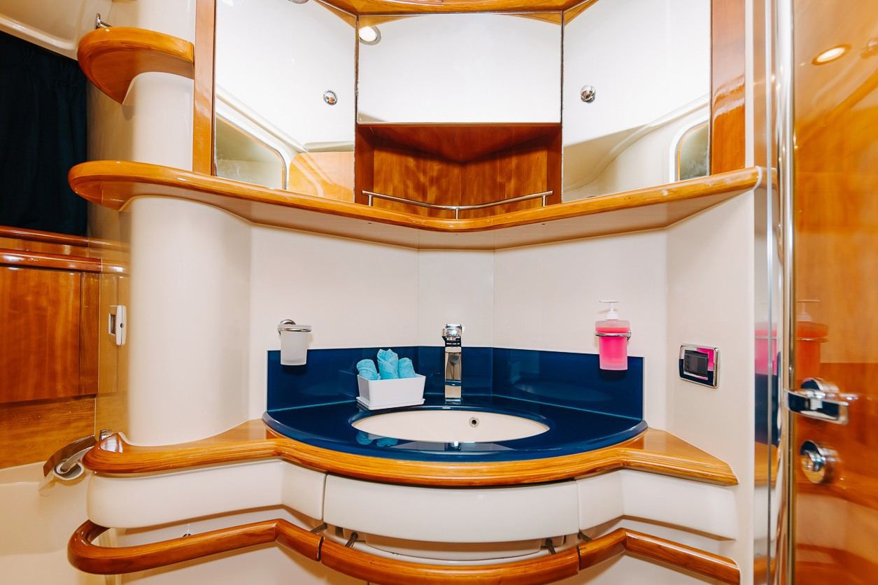 Azimut 8ofUs: view 6