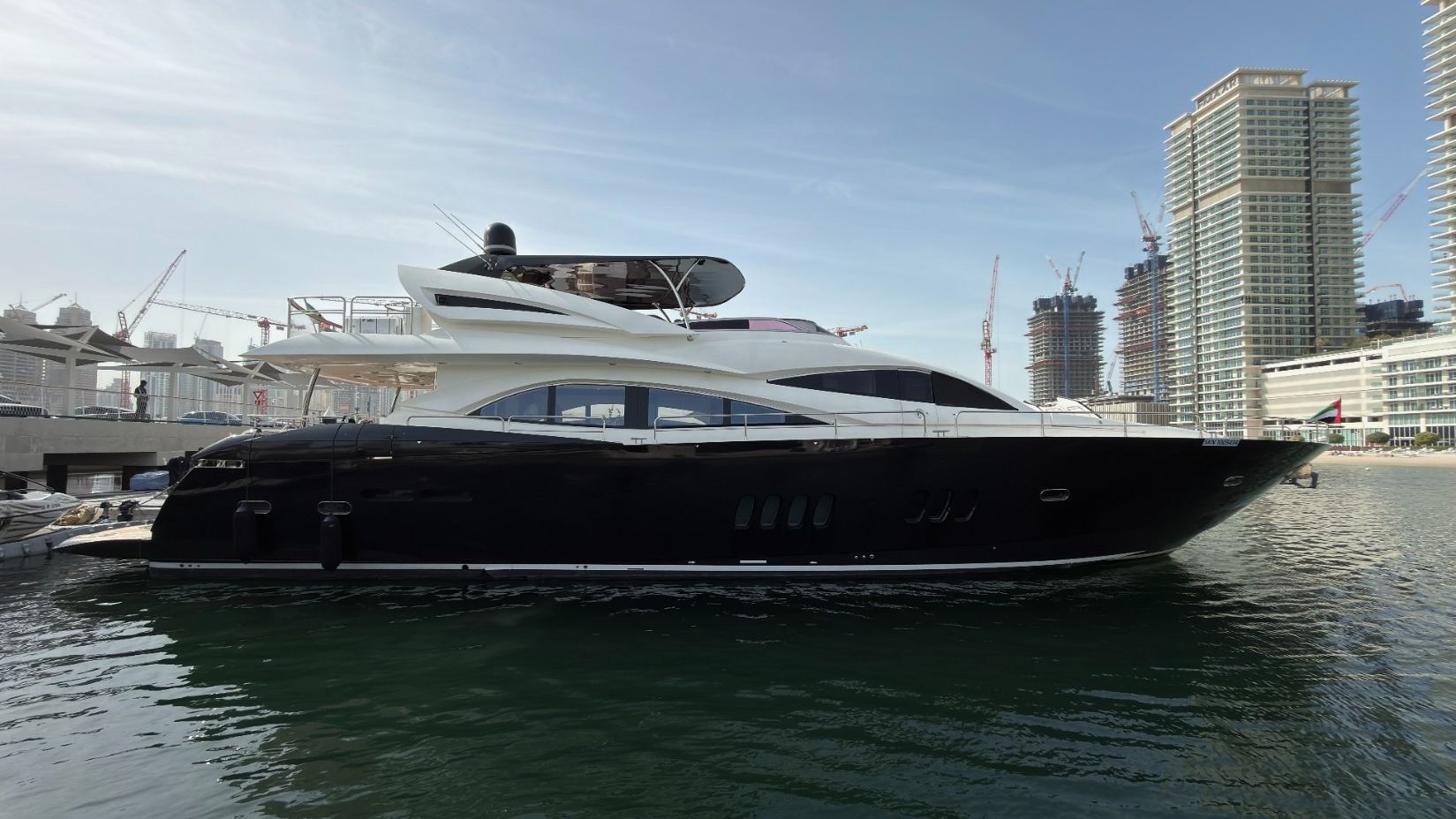 Sunseeker Aarna (90 ft)
