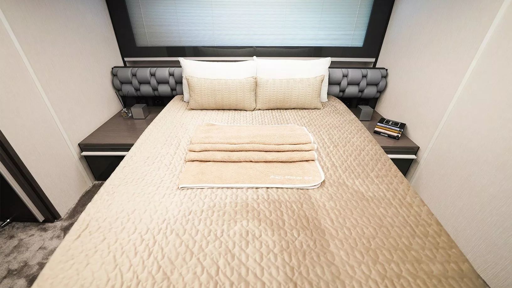 Pershing 5X Shark Grey: view 11
