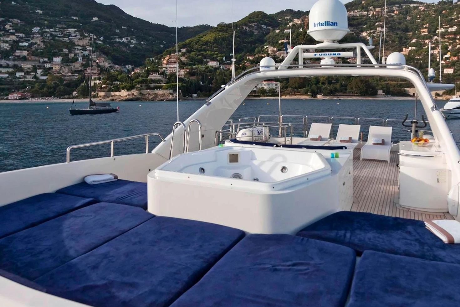 Benetti Gallus: view 4